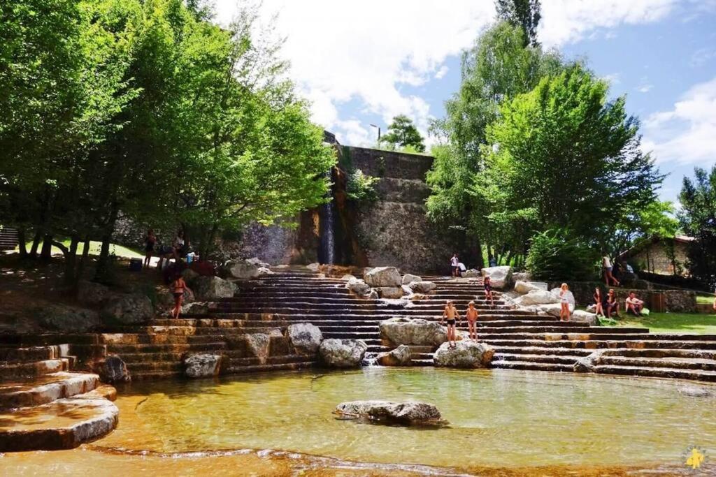 Maison Suspendue Avec Jacuzzi Privatif Понт-ен-Роаян Екстериор снимка